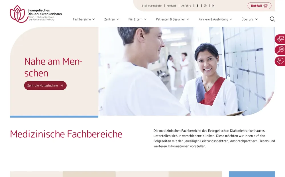 Website Diakoniekrankenhaus Freiburg: Pflegekraft und Arzt im Klinikflur, Headline 'Nahe am Menschen'
